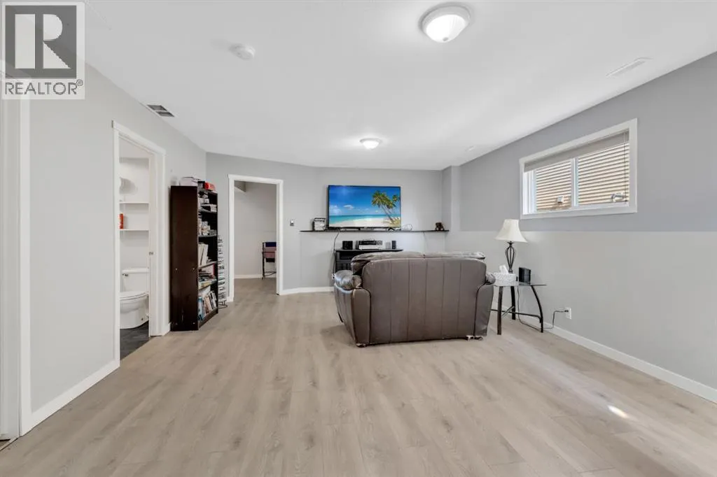 82 Hinshaw Drive W