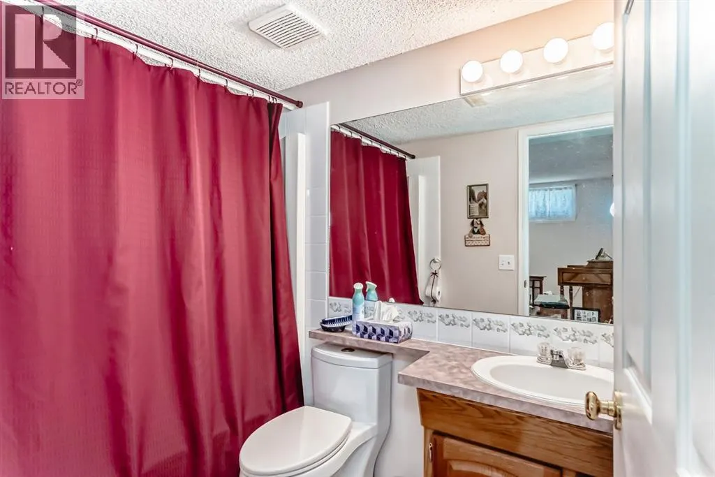 21 Strathmore Lakes Way