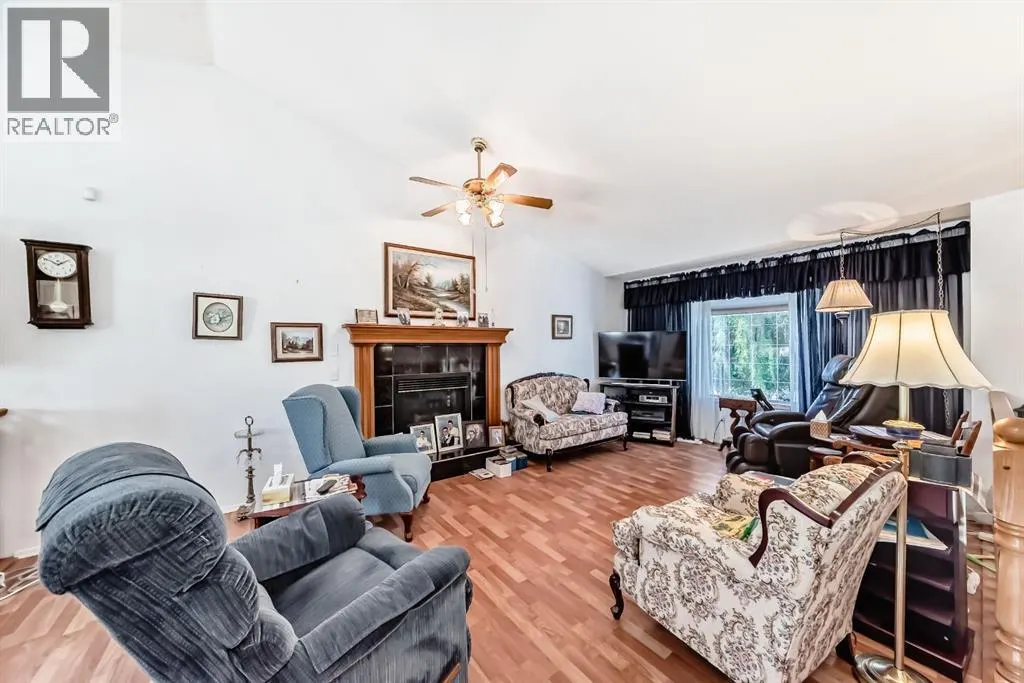 21 Strathmore Lakes Way