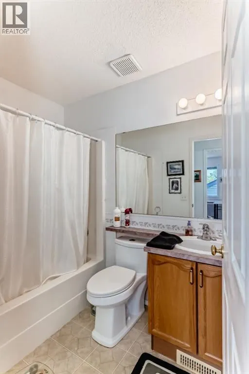 21 Strathmore Lakes Way