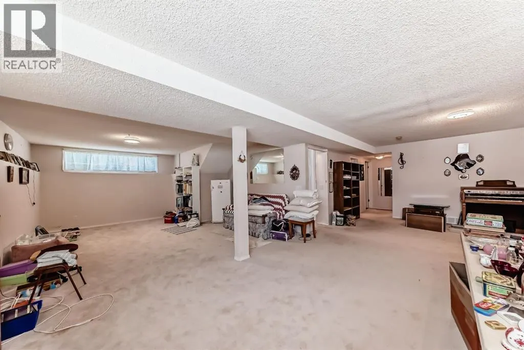 21 Strathmore Lakes Way