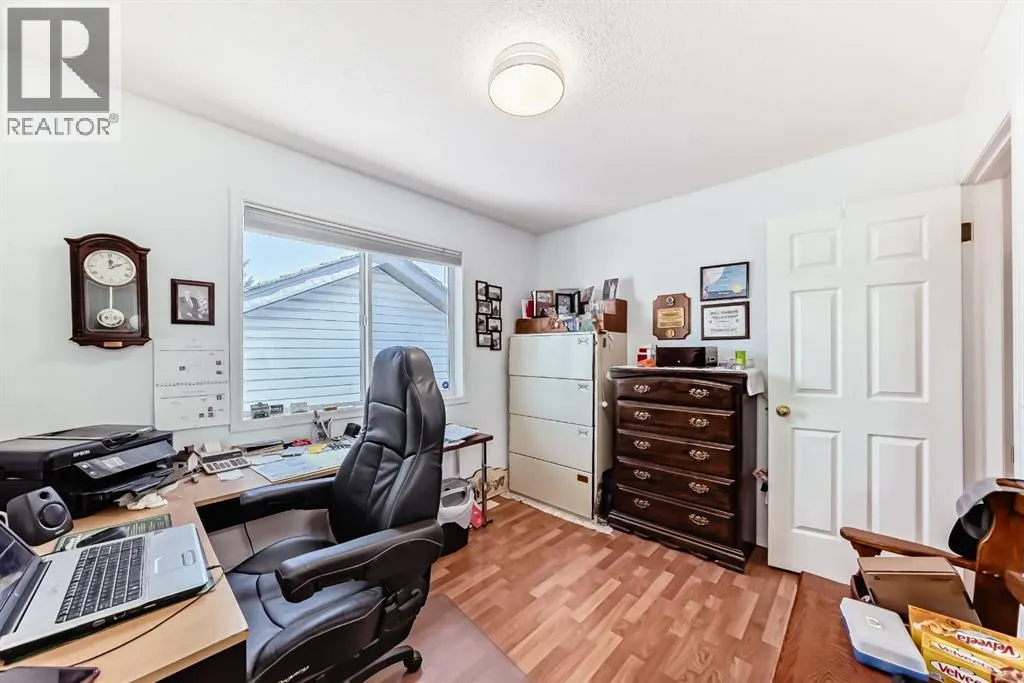 21 Strathmore Lakes Way