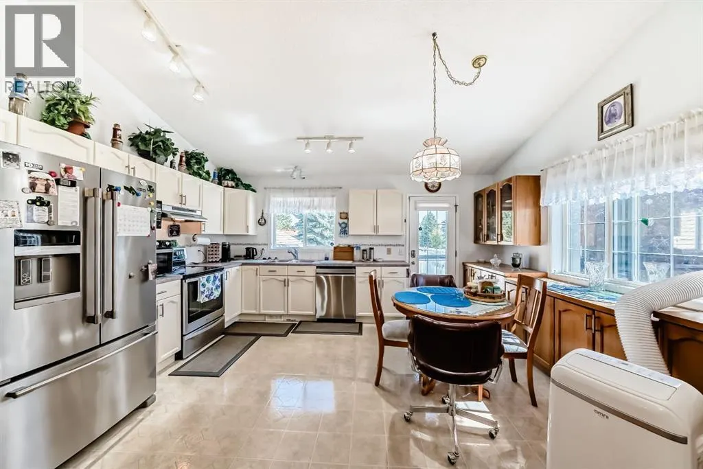 21 Strathmore Lakes Way