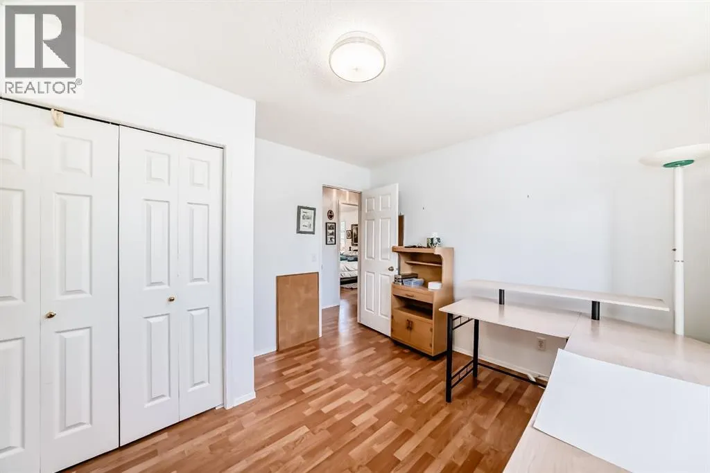 21 Strathmore Lakes Way