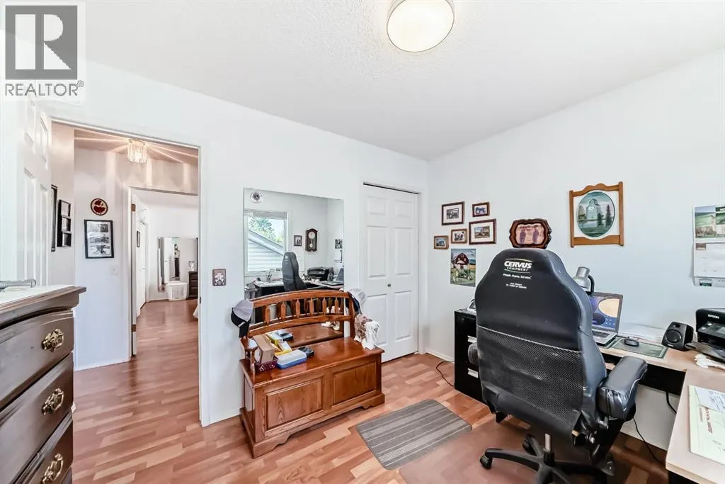21 Strathmore Lakes Way