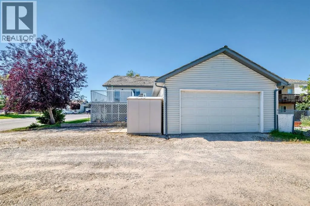 21 Strathmore Lakes Way