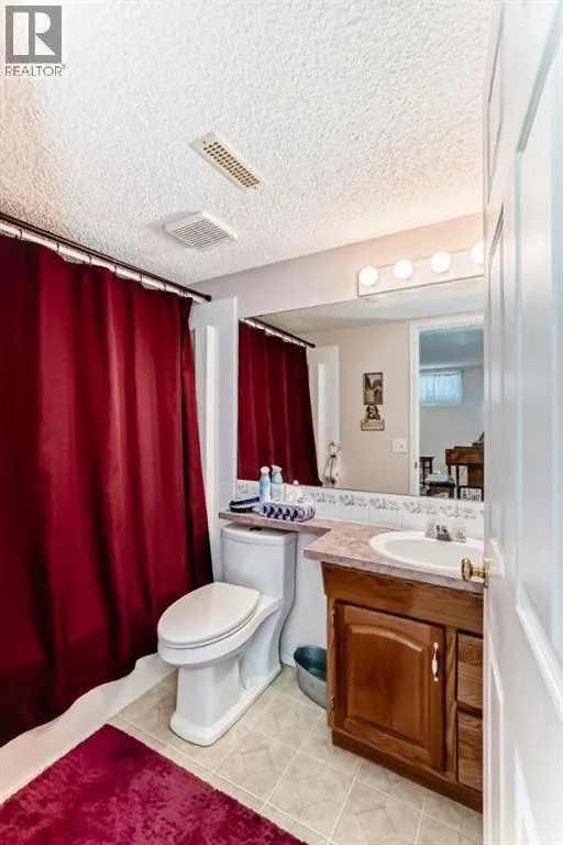 21 Strathmore Lakes Way