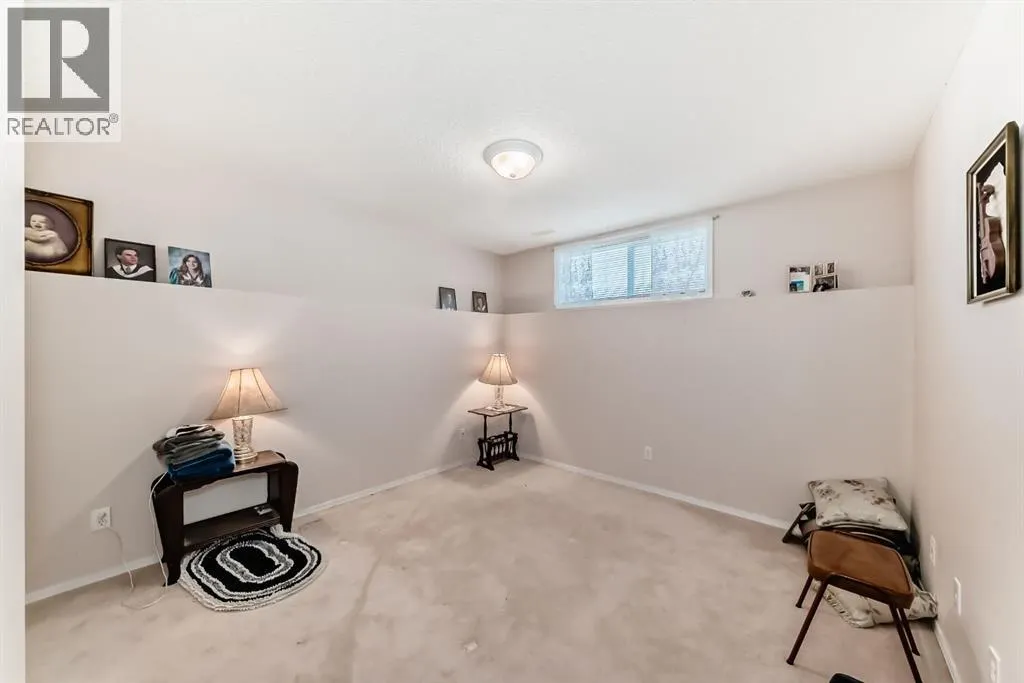 21 Strathmore Lakes Way