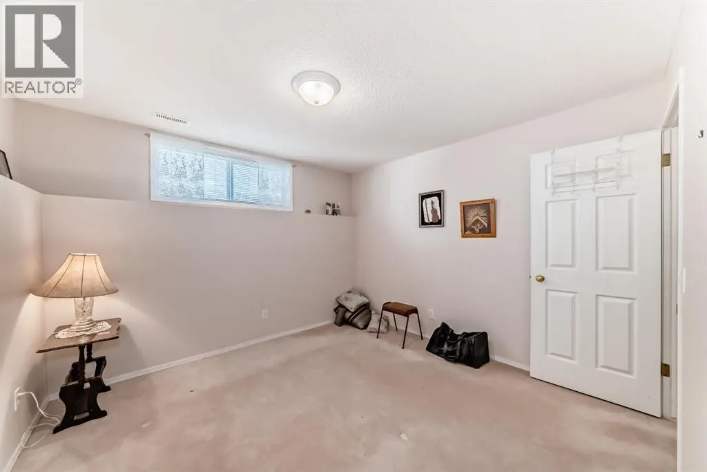 21 Strathmore Lakes Way