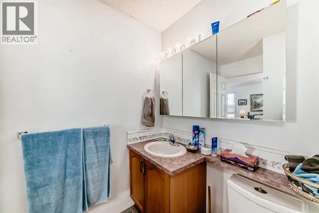 21 Strathmore Lakes Way