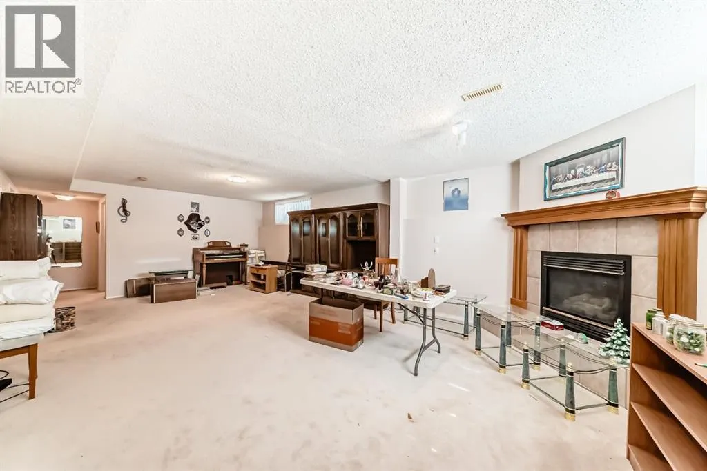 21 Strathmore Lakes Way