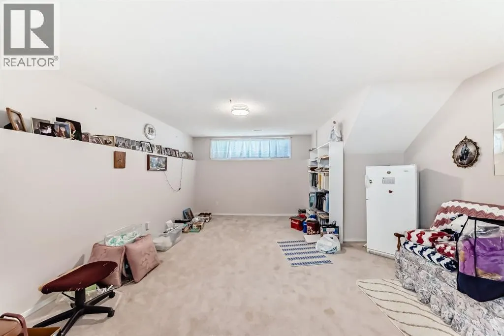 21 Strathmore Lakes Way