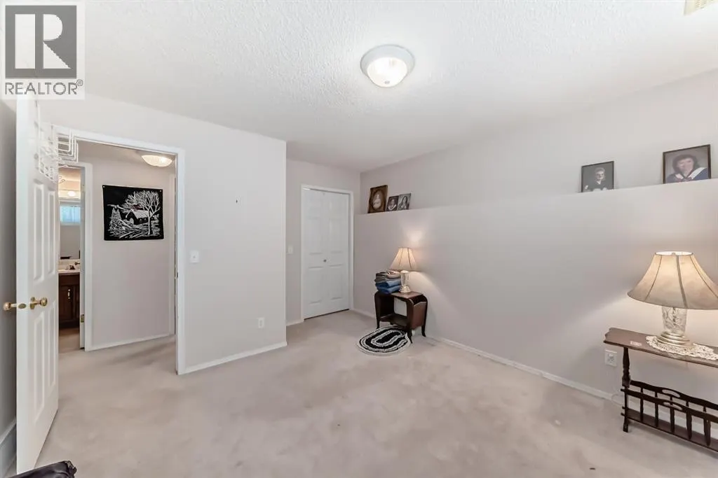 21 Strathmore Lakes Way