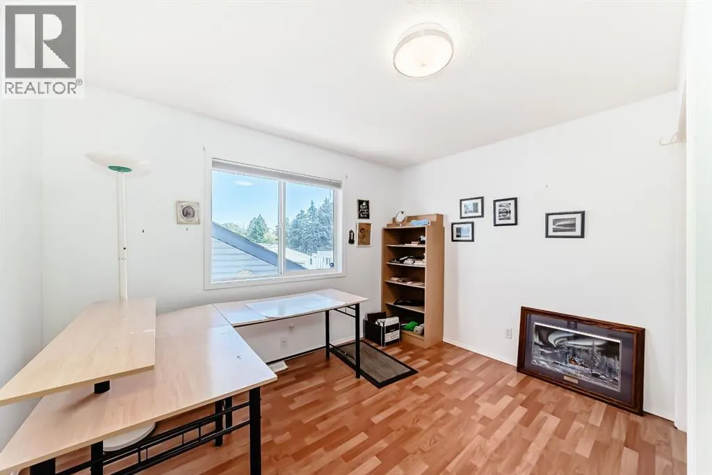 21 Strathmore Lakes Way
