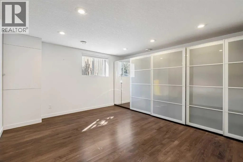 5503 Strathcona Hill SW
