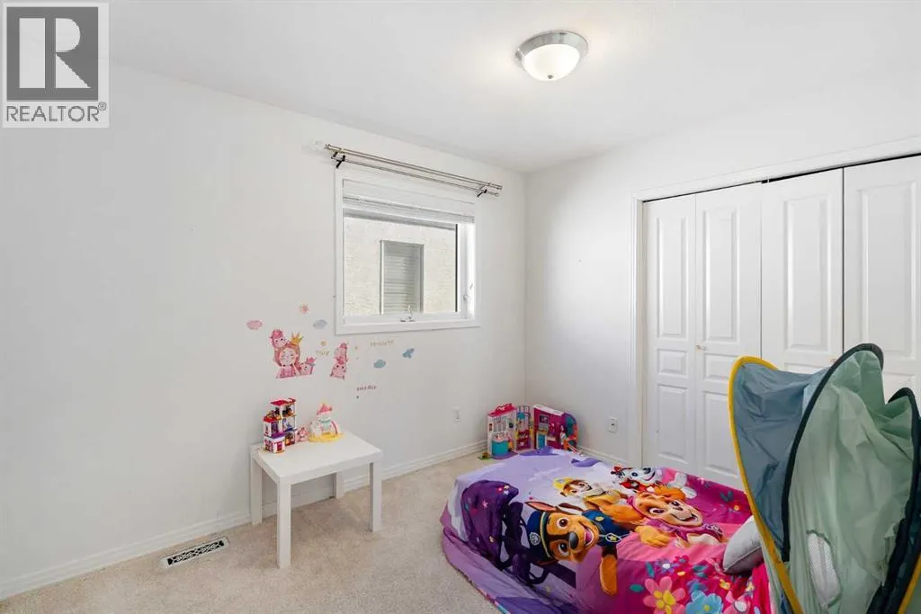 5503 Strathcona Hill SW