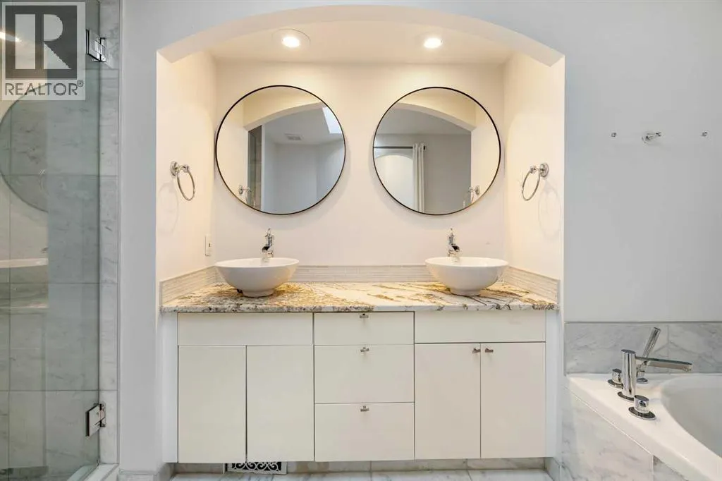 5503 Strathcona Hill SW
