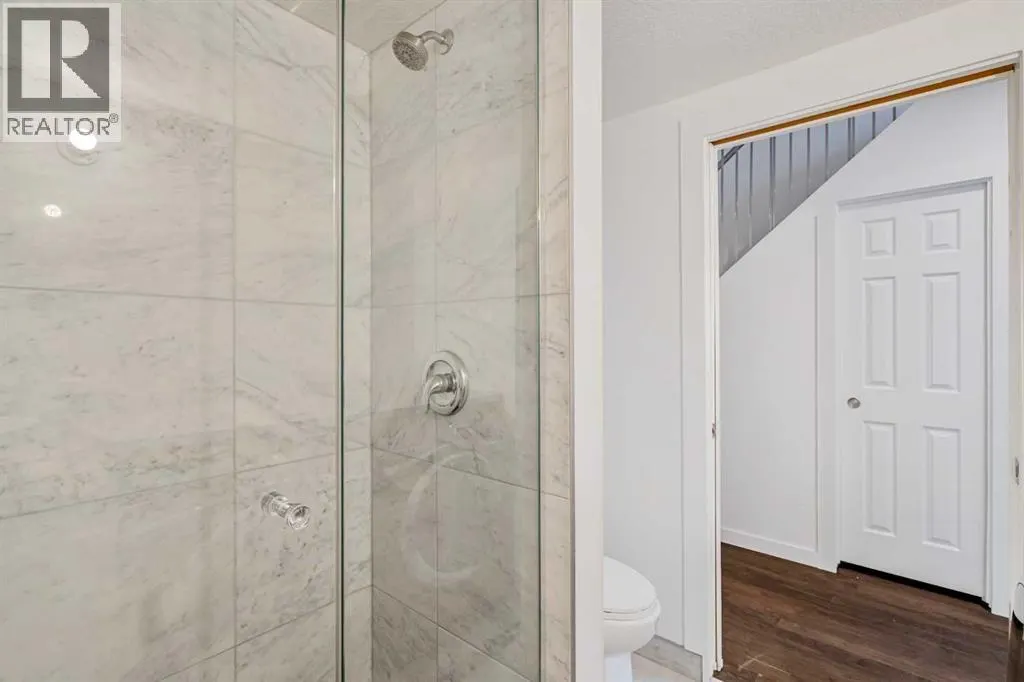 5503 Strathcona Hill SW