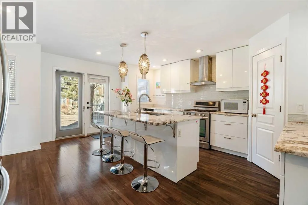 5503 Strathcona Hill SW