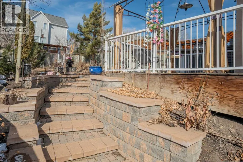 5503 Strathcona Hill SW