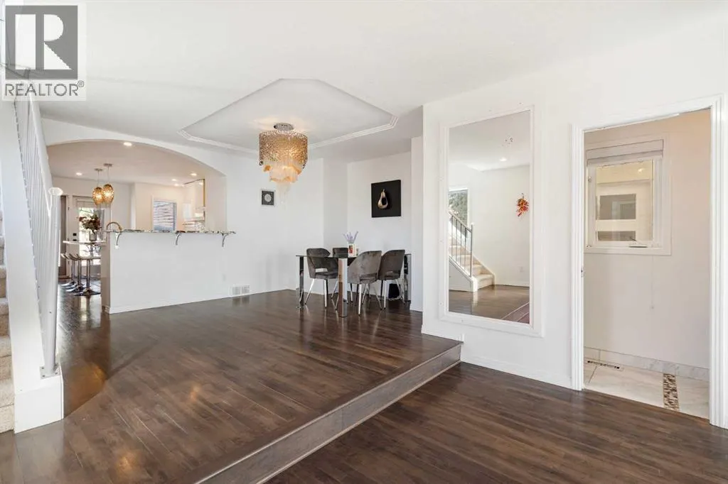 5503 Strathcona Hill SW