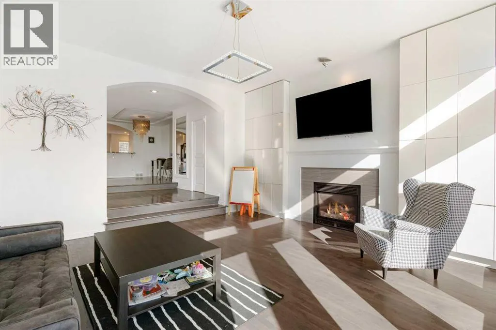 5503 Strathcona Hill SW