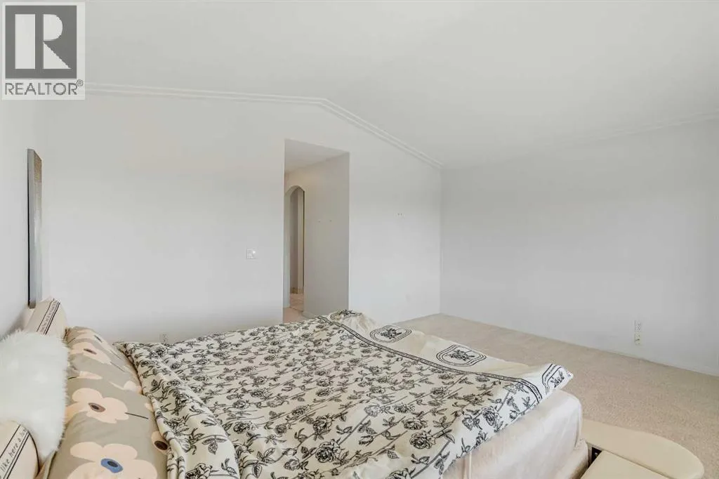 5503 Strathcona Hill SW