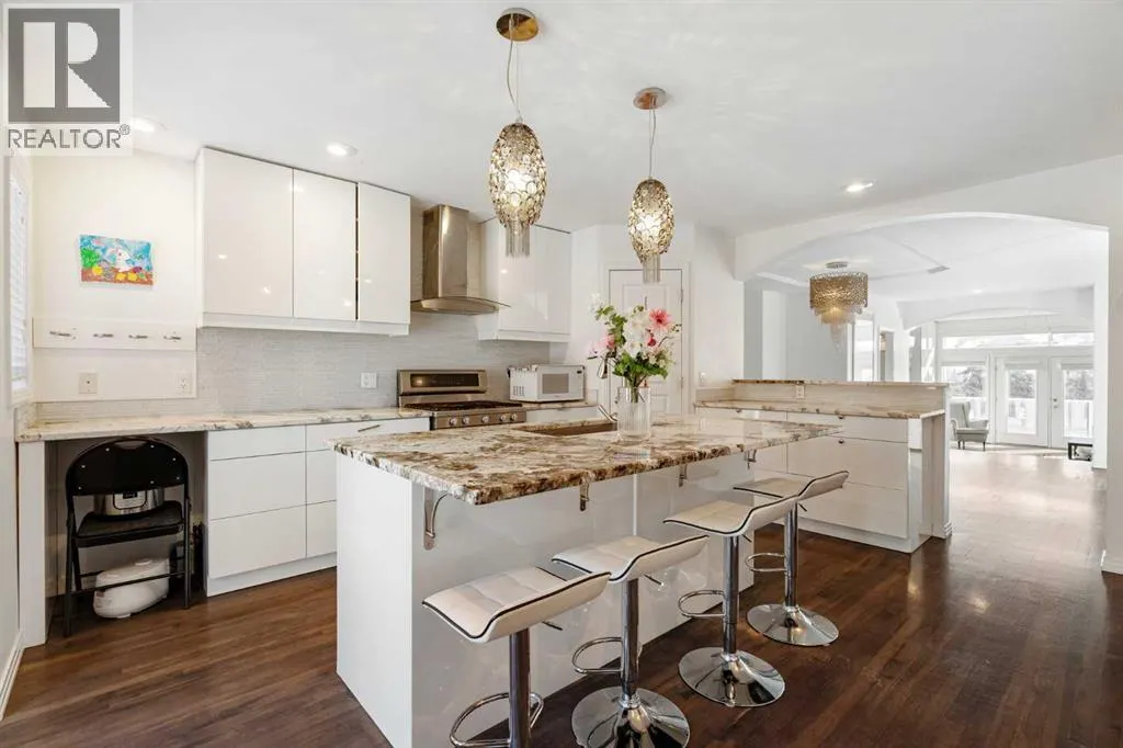 5503 Strathcona Hill SW