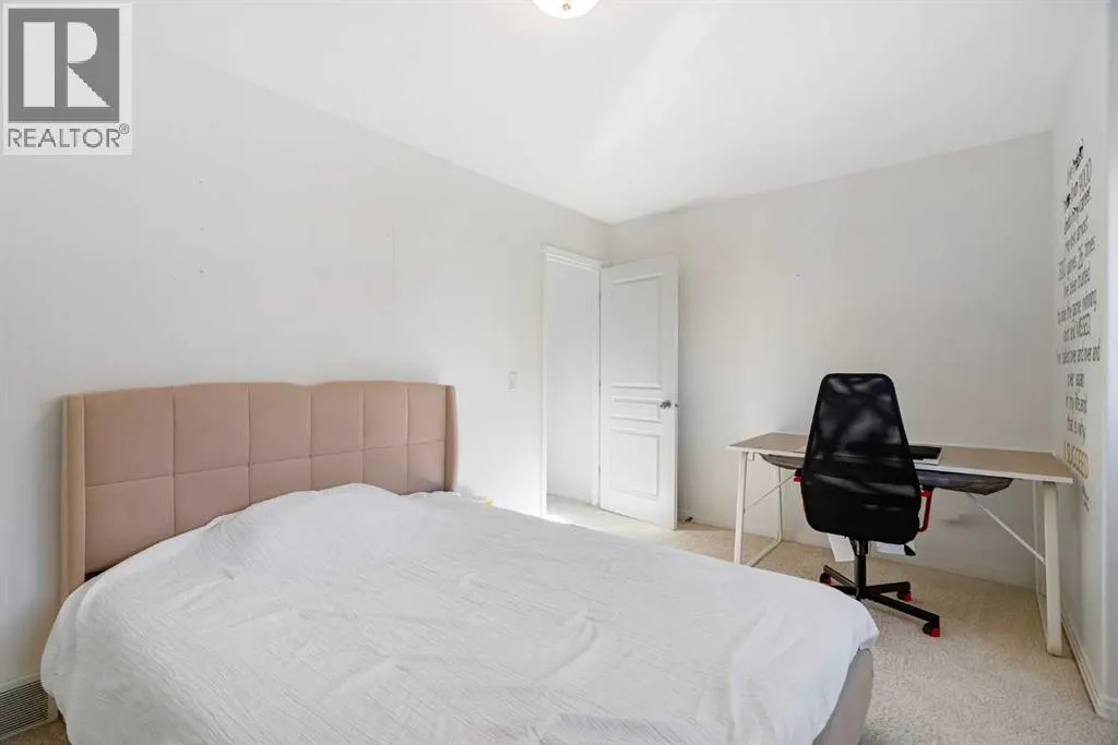 5503 Strathcona Hill SW