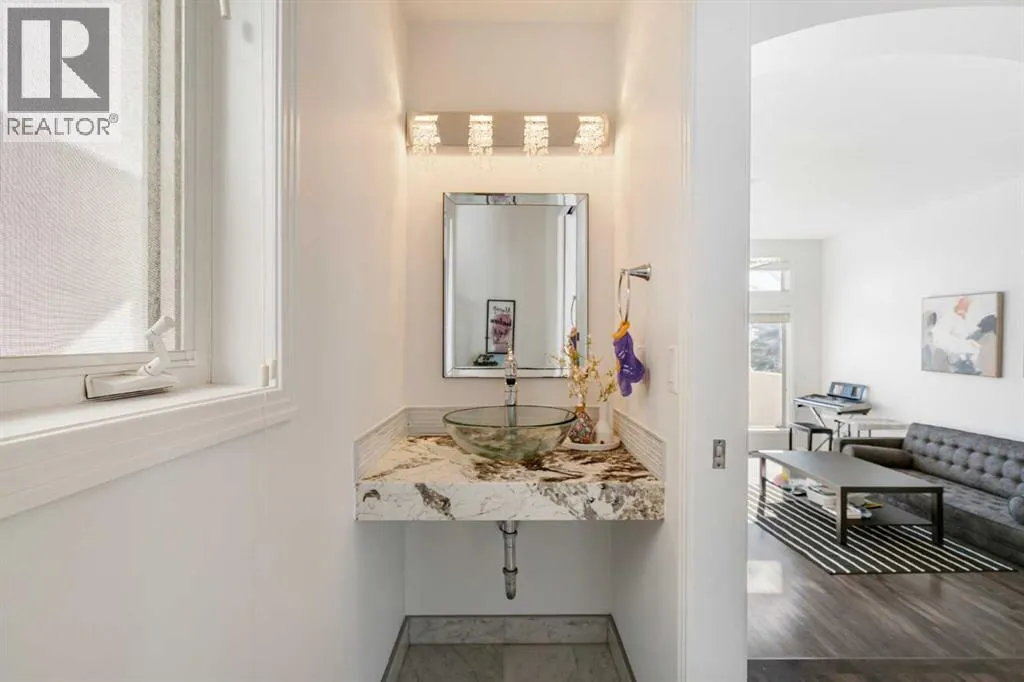 5503 Strathcona Hill SW