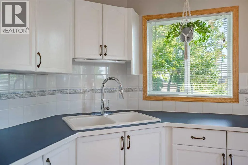 16, 900 Allen Street SE