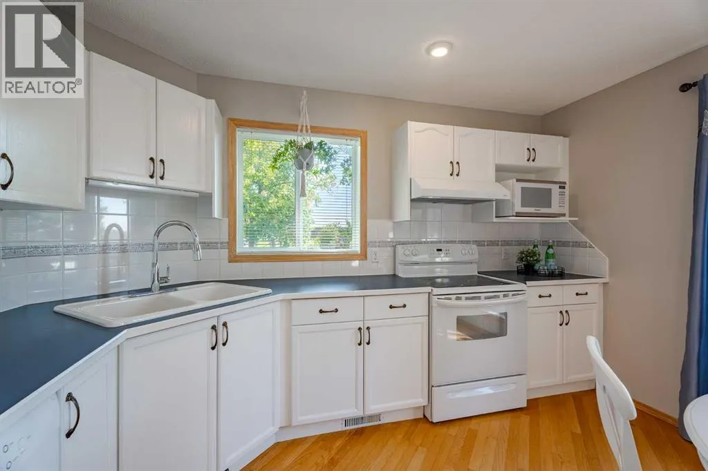 16, 900 Allen Street SE