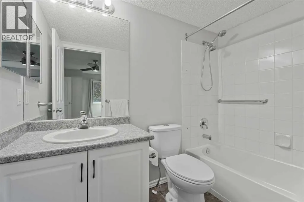 202, 7202 Valleyview Park SE
