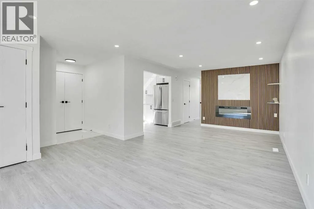 60 Whitworth Way NE