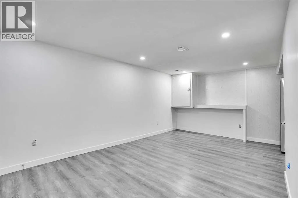 60 Whitworth Way NE