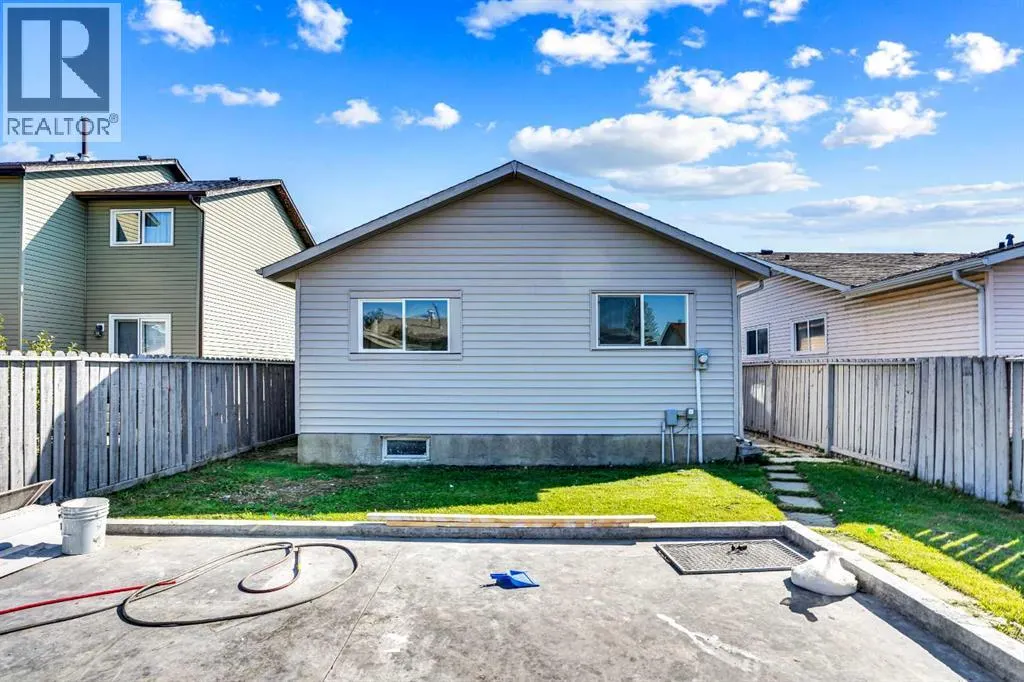 60 Whitworth Way NE