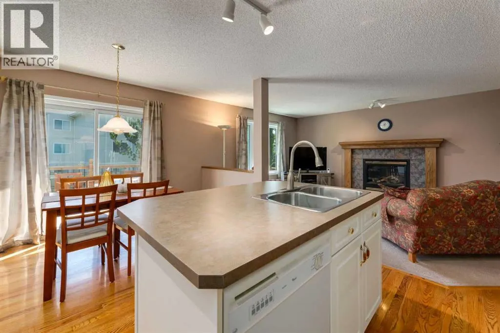 165 Spring Crescent SW