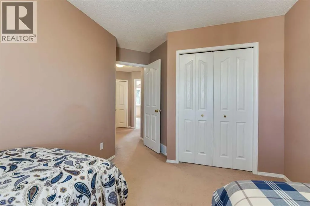 165 Spring Crescent SW