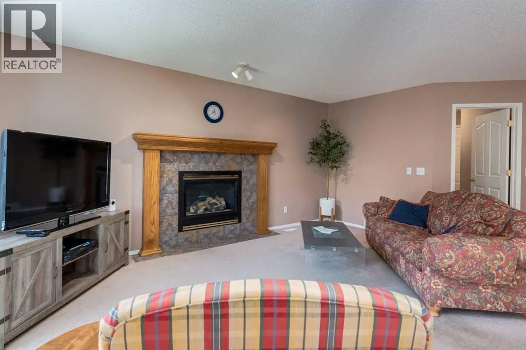 165 Spring Crescent SW