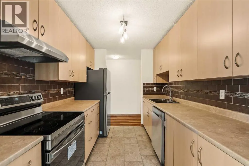 3302, 80 Glamis Drive SW