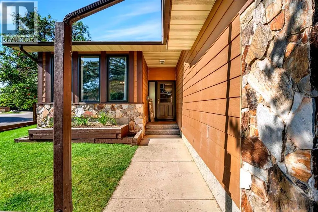 318 Shawnessy Drive SW