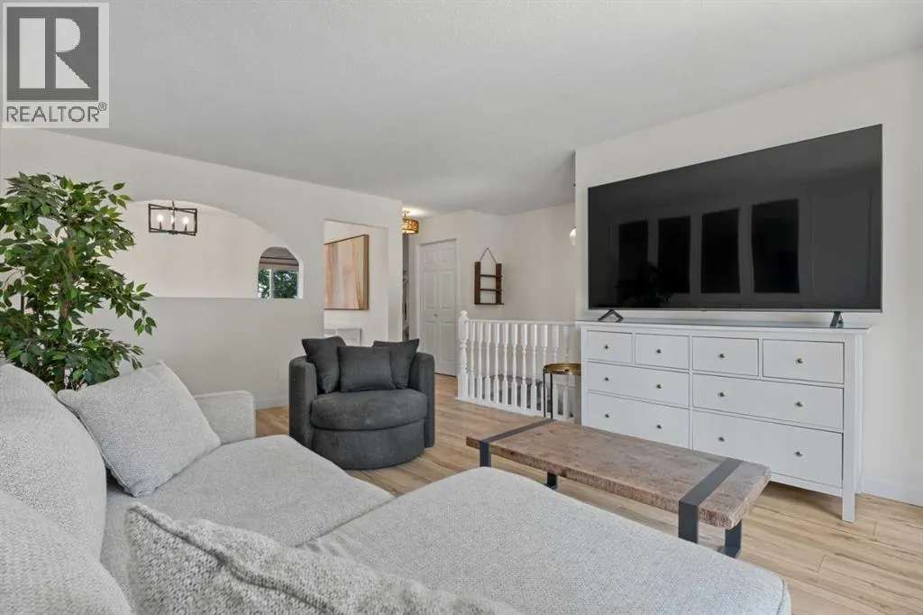 318 Shawnessy Drive SW