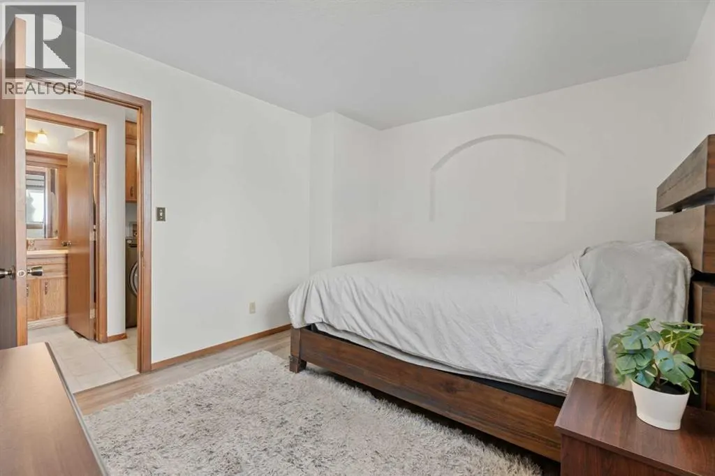 318 Shawnessy Drive SW