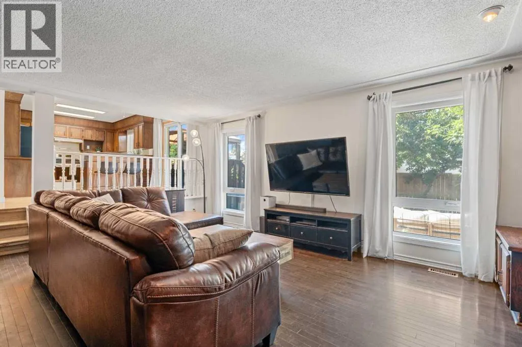 318 Shawnessy Drive SW