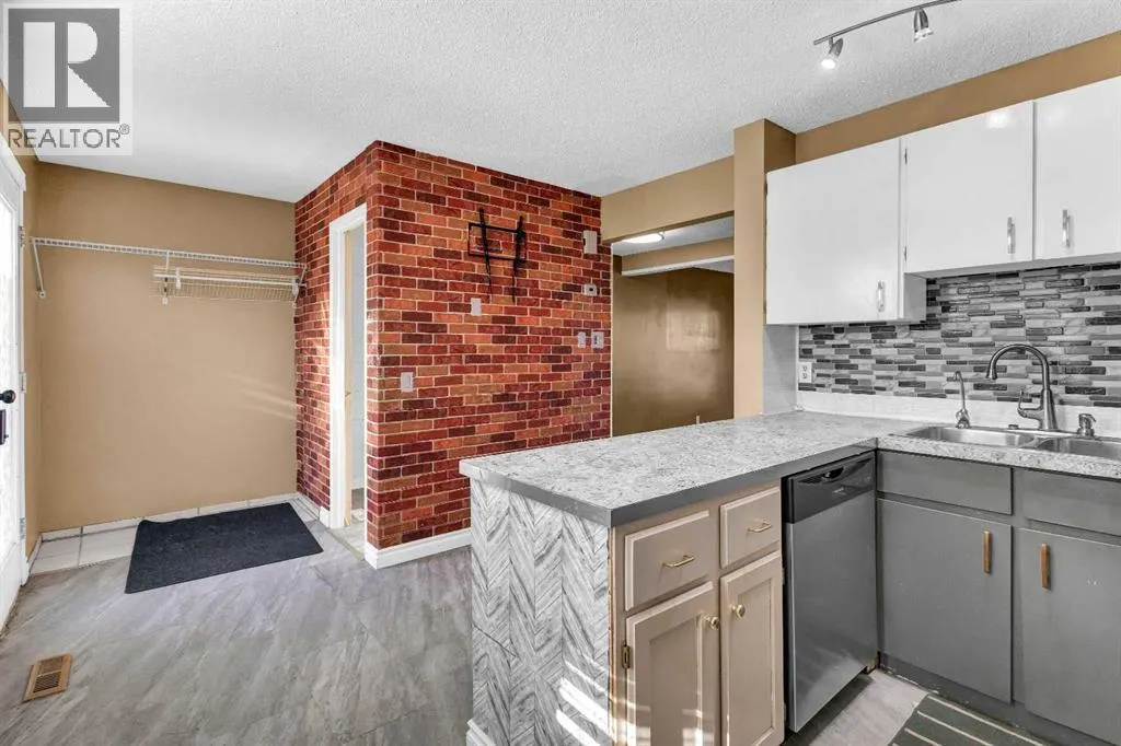 32 Erin Mount Crescent SE