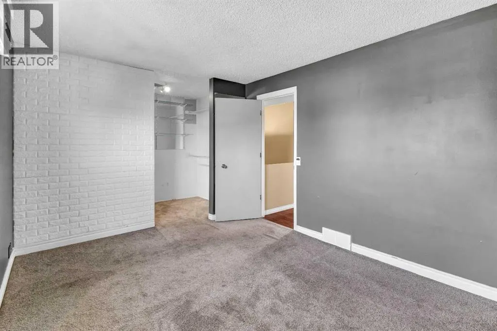 32 Erin Mount Crescent SE