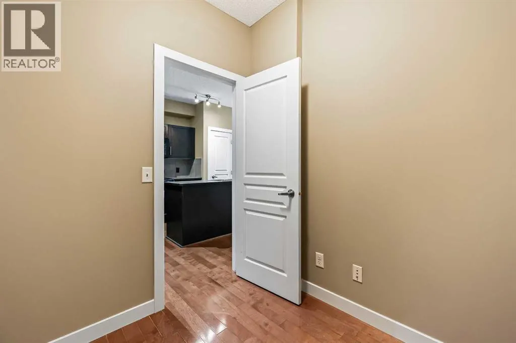 102, 48 Panatella Road NW