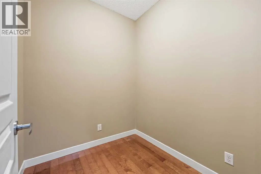 102, 48 Panatella Road NW