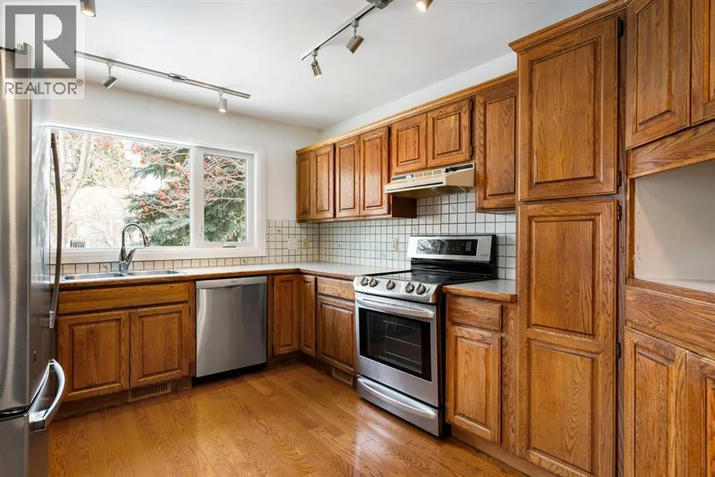8 Edgeridge Way NW