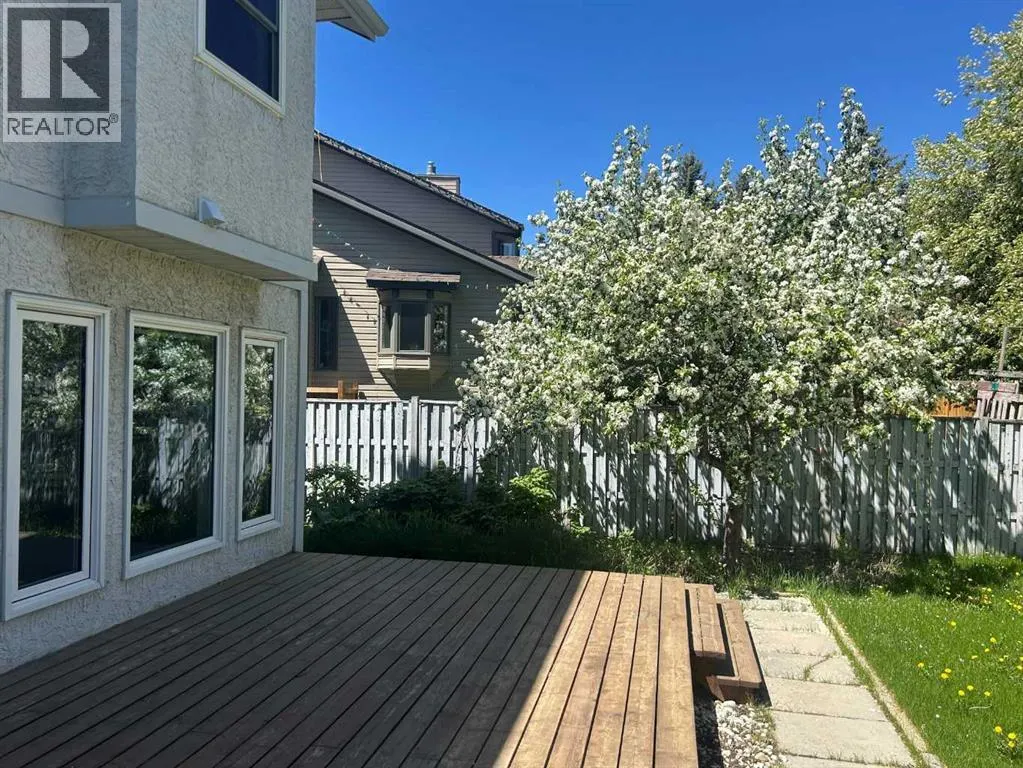 8 Edgeridge Way NW
